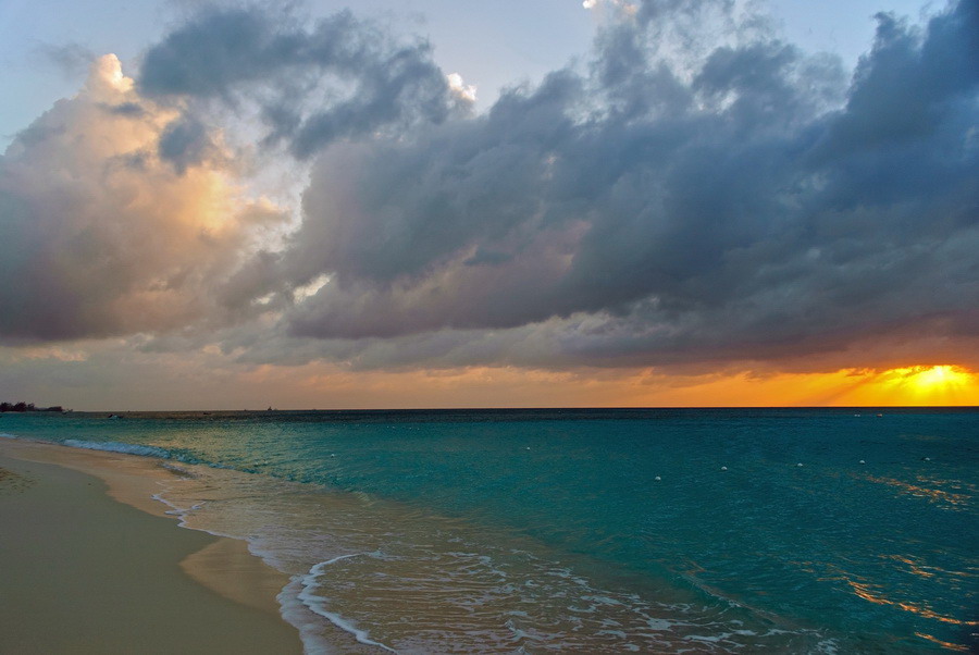 Seven Mile Beach - Grand Cayman Island